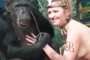 girl-with-animal-sex gently